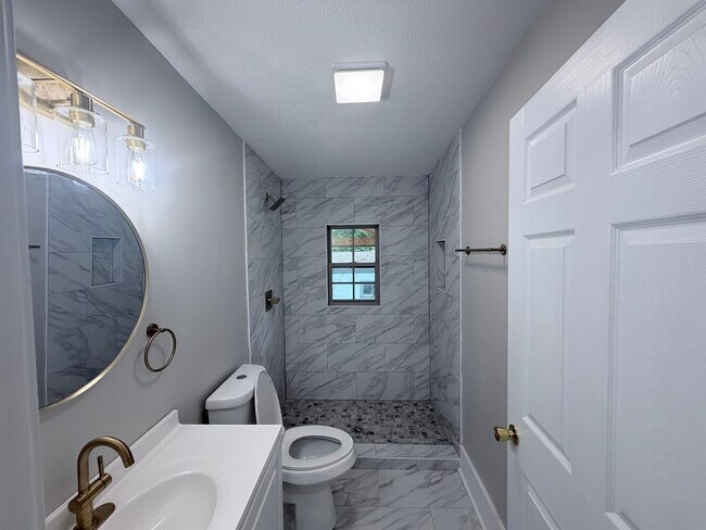 Building Photo - 1258 Agnes Pl
