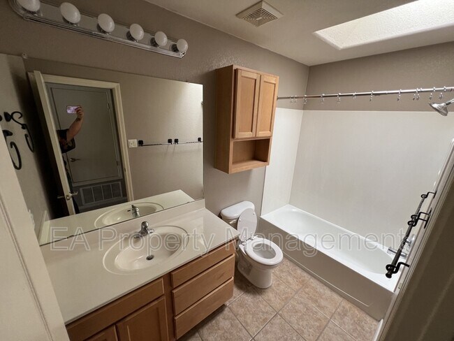 Building Photo - 1013 Toscana Dr SE