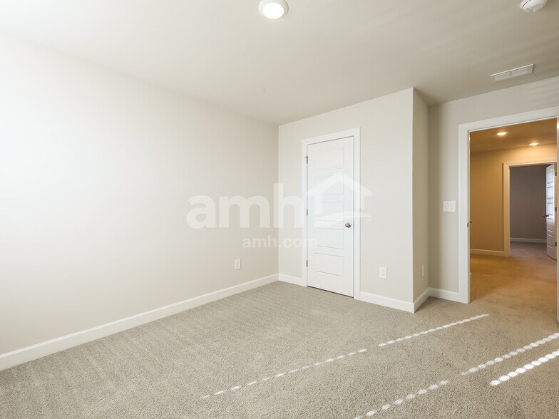 Building Photo - 794 Treeline Rd