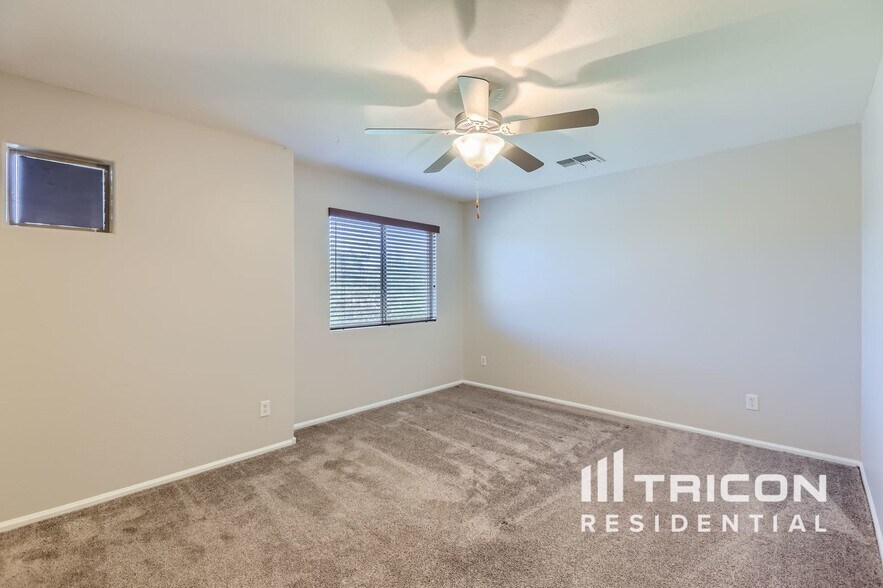 Building Photo - 40781 W Robbins Dr