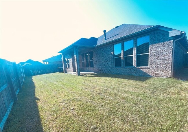 Building Photo - 2416 SW 135th St