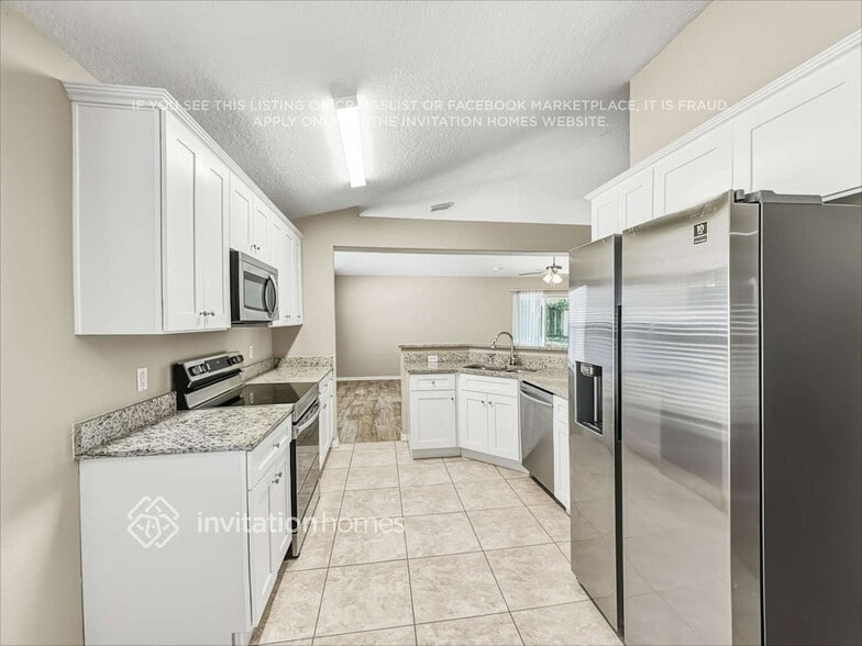 Building Photo - 4716 Four Lakes Dr