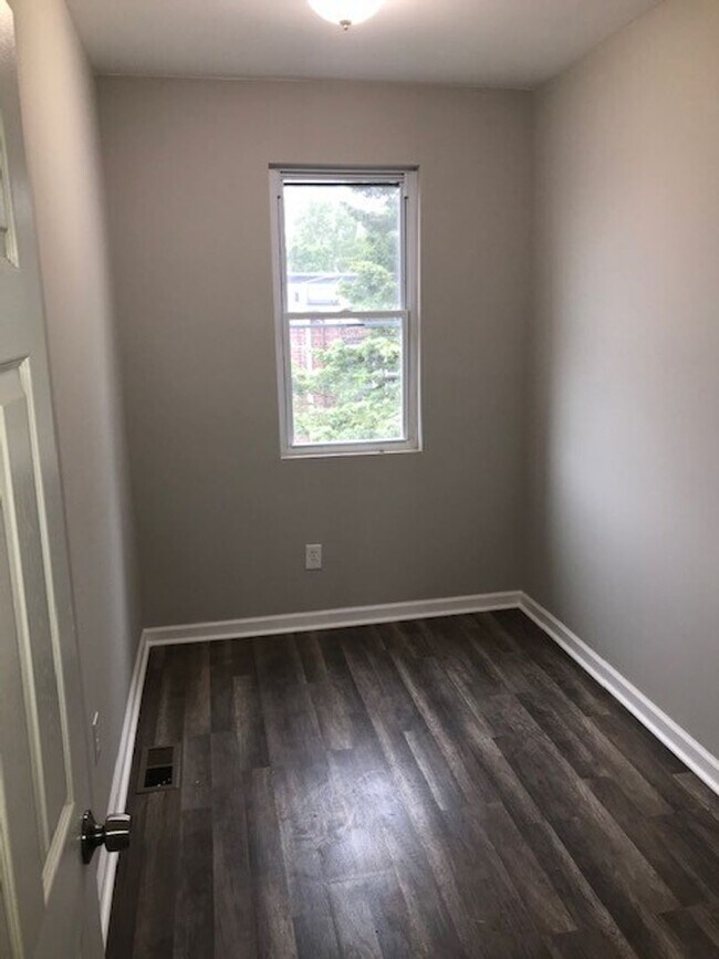 Building Photo - Large West Oak Lane home