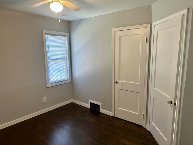 Building Photo - Beautiful Brick Bungalow