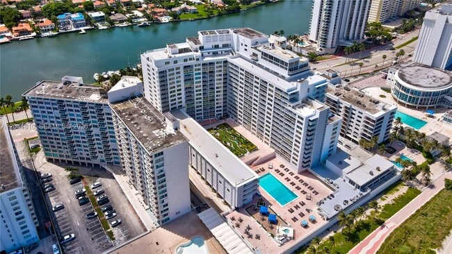 Building Photo - 5401 Collins Ave