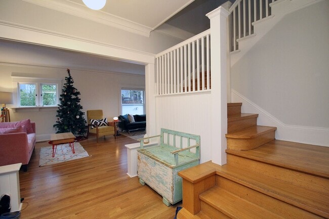 Building Photo - 3309 NW Thurman St