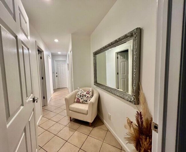 Building Photo - 5570 SW 9th Ct