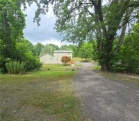 Building Photo - 3545 N Creek Rd