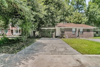 Building Photo - 216 Parlor Dr