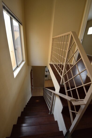 Building Photo - 425 N Alvarado St