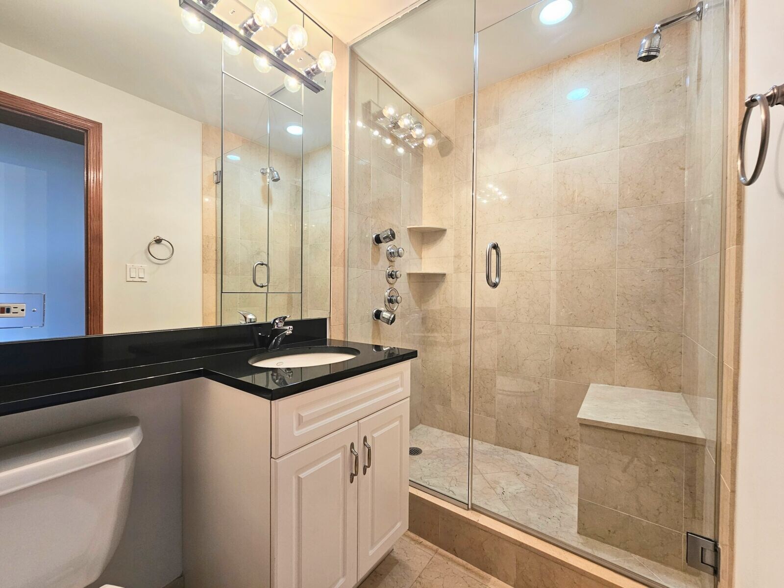 Building Photo - 1356 N Dearborn St