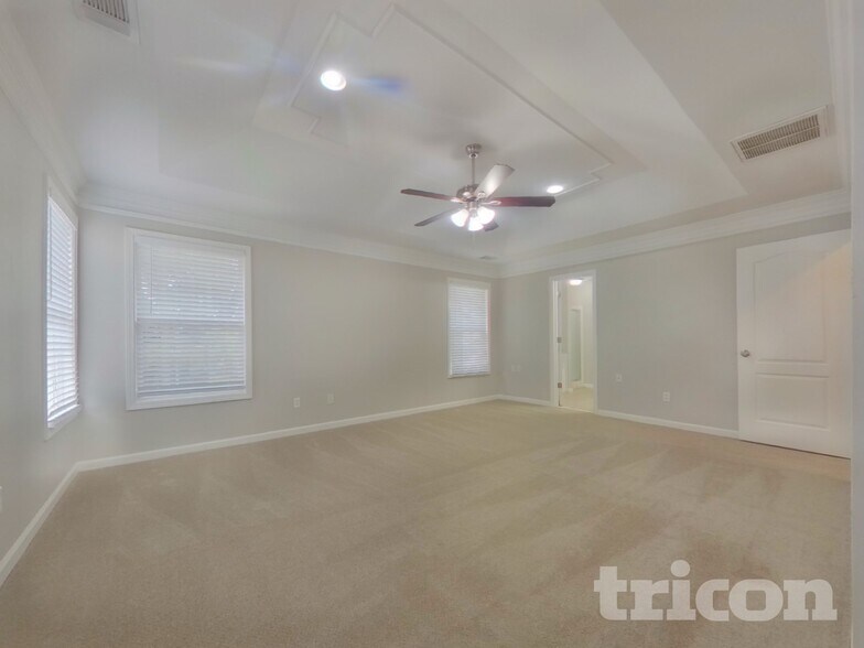 Building Photo - 1228 Saxony Dr SE