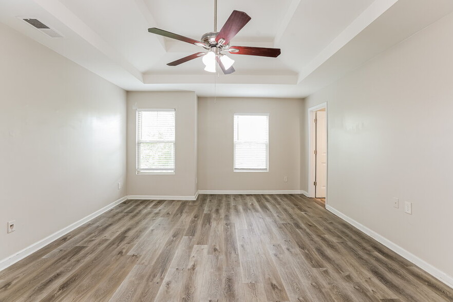Building Photo - 5163 Rapahoe Trail