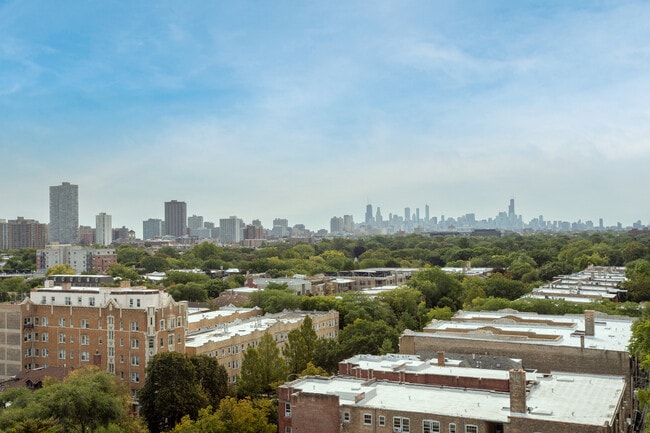 Building Photo - 1325 W Wilson Ave