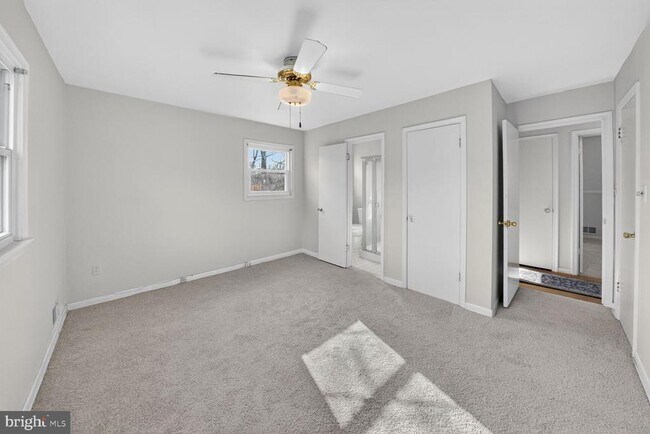 Building Photo - 2890 Balmoral Dr