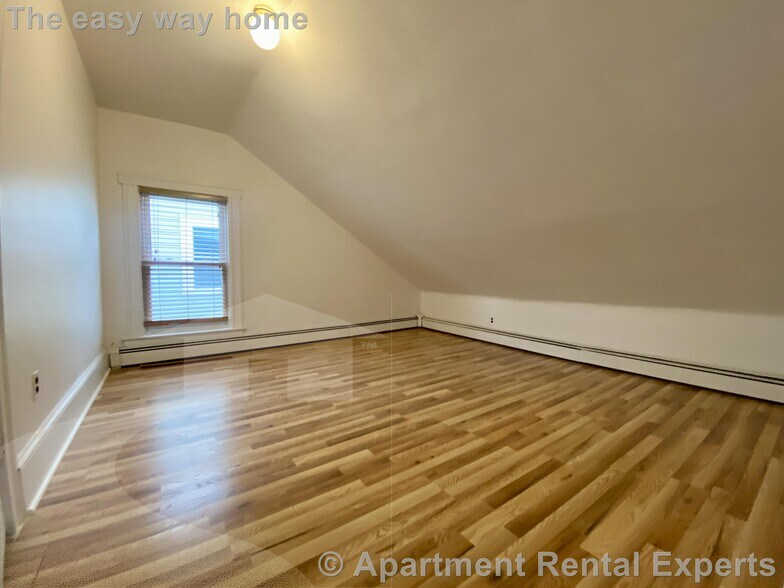 Building Photo - 66 Elm St