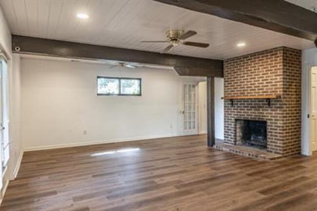 Building Photo - 19 Shenecossett Ln
