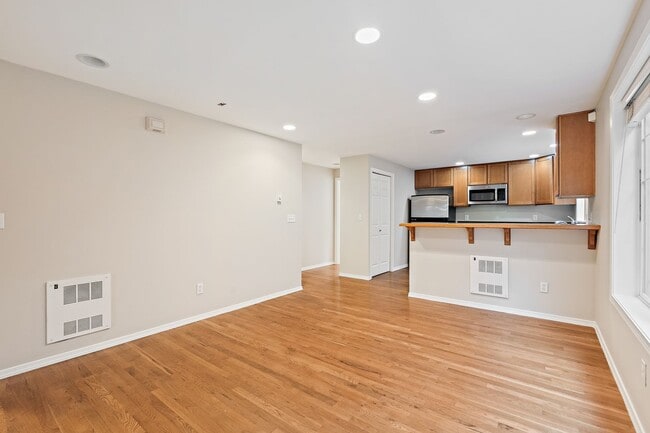 Building Photo - 11710 Greenwood Ave N