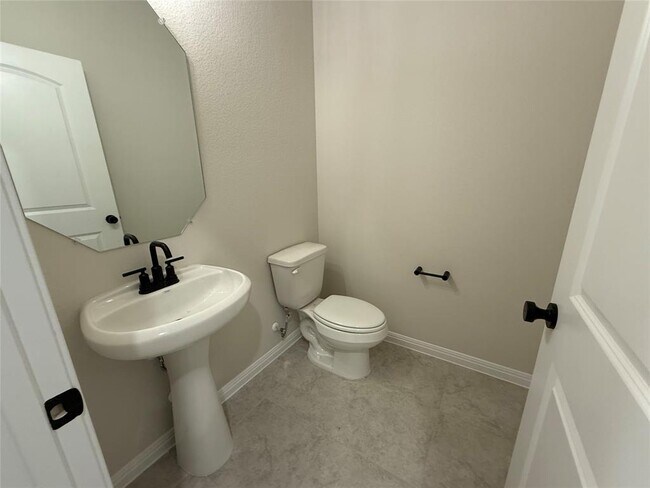 Building Photo - 179 Kings Cyn Dr