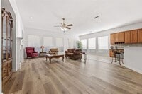 Building Photo - 362 Southern Hills Dr