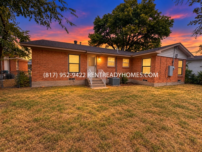 Building Photo - 1504 Ridgeview St