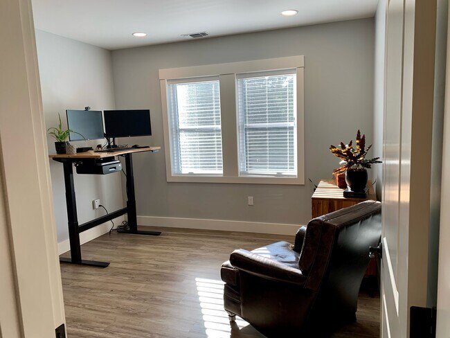 2nd Bedroom/Office - 16524 Boones Ferry Rd