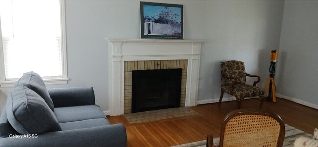 Building Photo - 183 Thorncliffe Dr