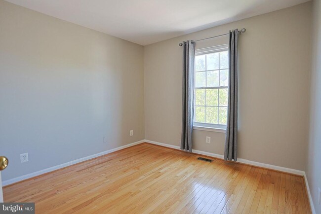 Building Photo - 3641 Bracknell Dr