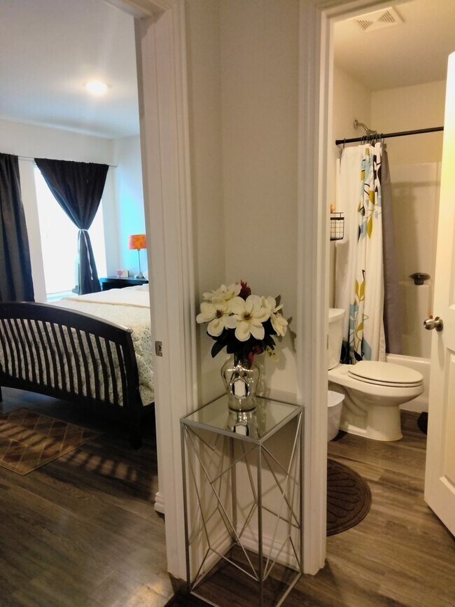 Building Photo - WEST SHERMAN 3/2/2 DESIRABLE AUSTIN LANDING NEIGHBORHOOD WITH COMMUNITY POOL!
