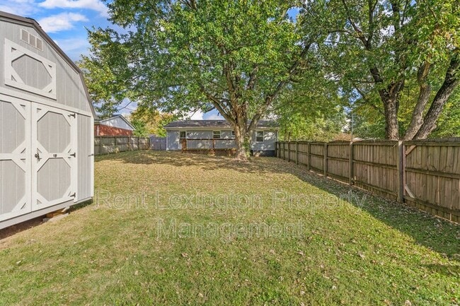 Building Photo - 123 Kingsway Dr