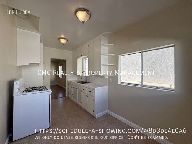 Building Photo - 827 E 4th St