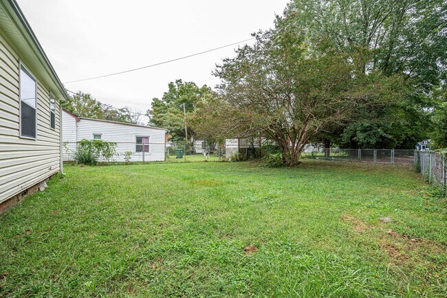 Building Photo - Charming 2-Bed, 1-Bath Home with All-inclu...