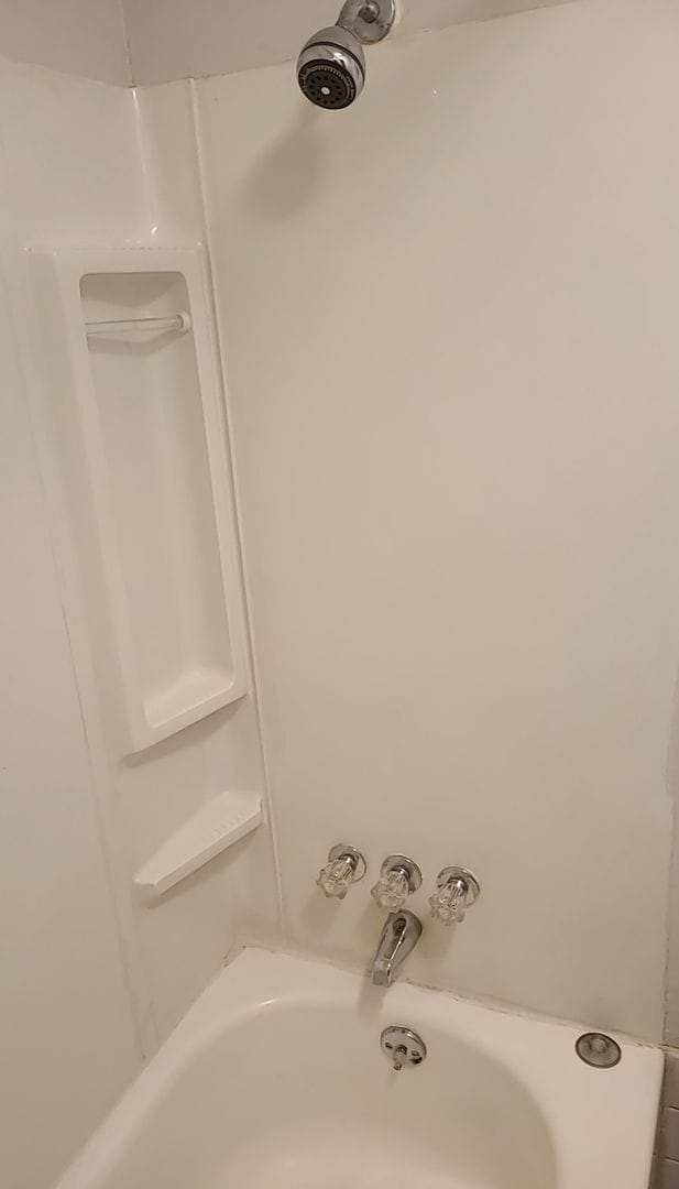 Building Photo - Updated 2 Bedroom Apartment with Private P...