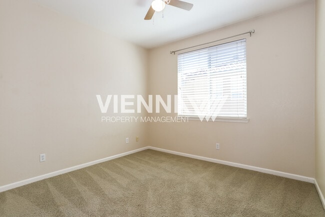 Building Photo - Beautiful 4 Bedroom Home in Great Location