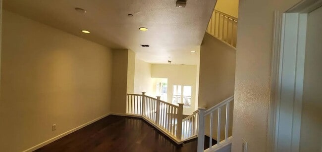 Building Photo - Townhome in the Peninsula's Most Walkable ...
