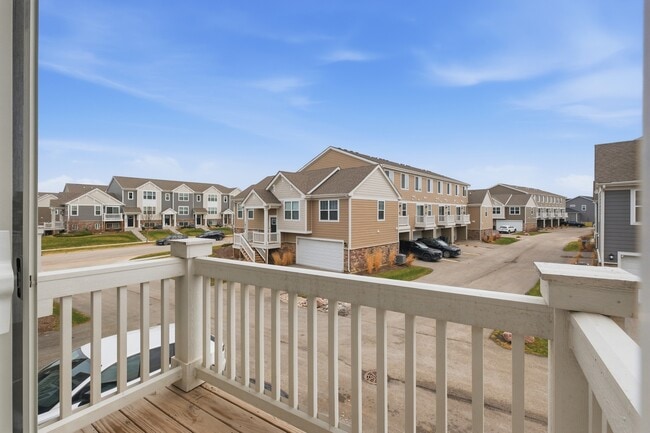 Building Photo - 217 Goldenrod Dr