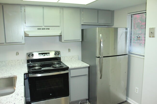 Building Photo - 1007 Windsong Cir