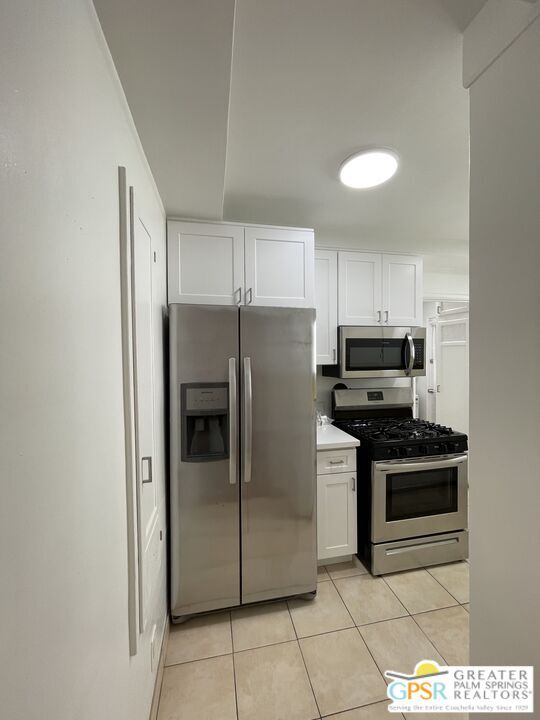 Building Photo - 1057 1/2 S Genesee Ave