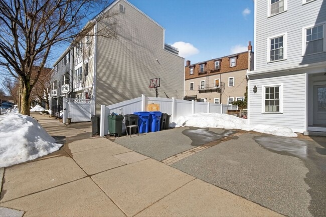 Building Photo - 170 W 3rd St