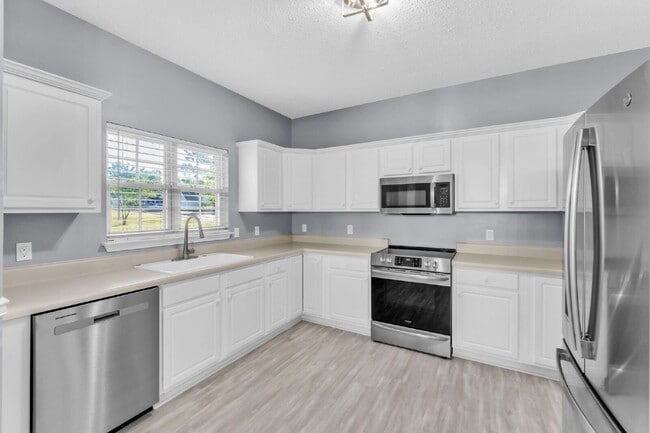 Building Photo - Beautiful 3-Bedroom Retreat with 2 Full Baths in Scenic Woodruff $1,875/mo rent