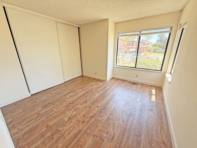 Building Photo - Single Story Evergreen Home at the Middle of a Cul-De-Sac!