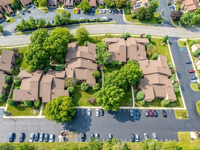 Building Photo - 318 Willowbrook Dr
