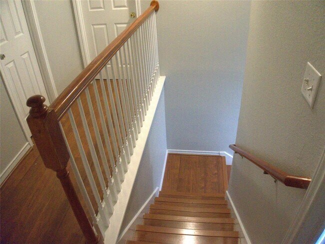 Building Photo - 1512 Parkfield Cir