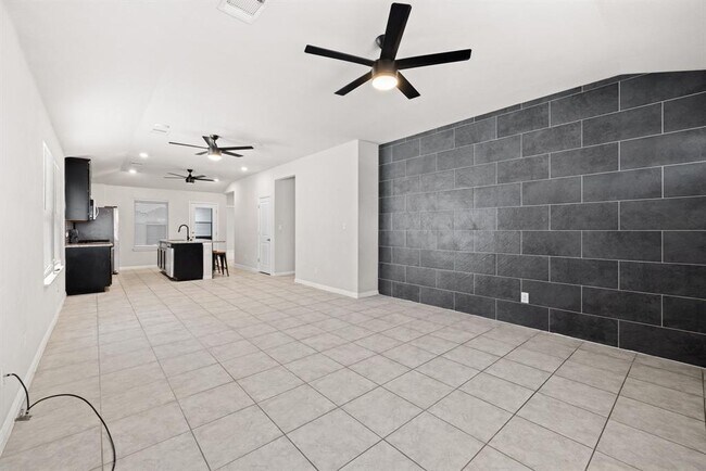 Building Photo - 202 Low Bramble Dr