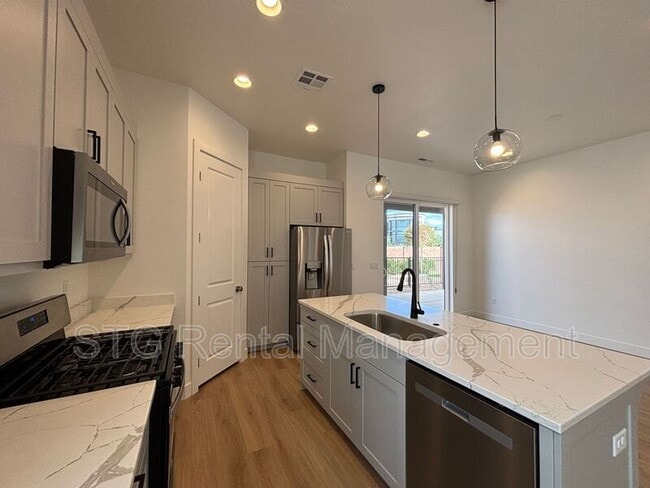Building Photo - 2963 E Snowberry Dr