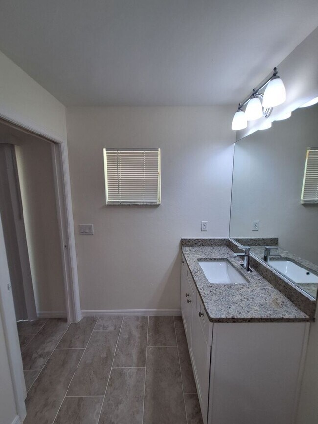 Building Photo - 4613-4615 29th St SW