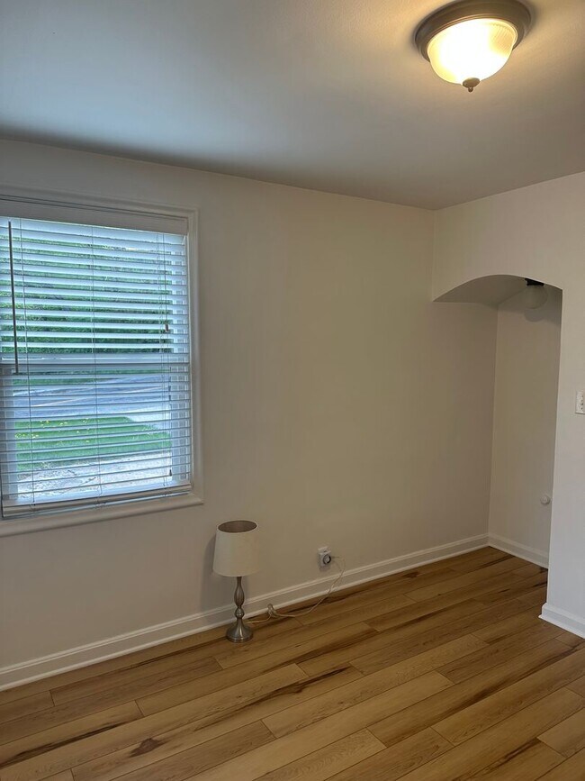 Building Photo - Healy Duplex