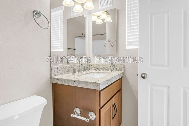 Building Photo - 16912 Laurel Hill Ln