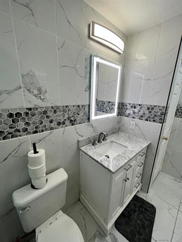 Building Photo - 10317 Lake Terrace