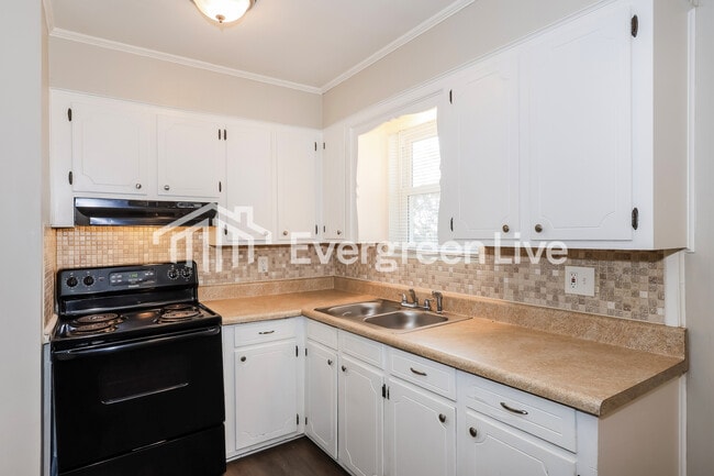 Building Photo - 2508 Dexter Rd